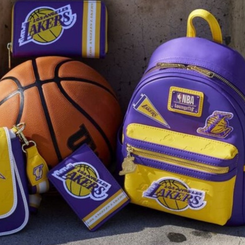 ✌️ LA Lakers Loungefly Backpack